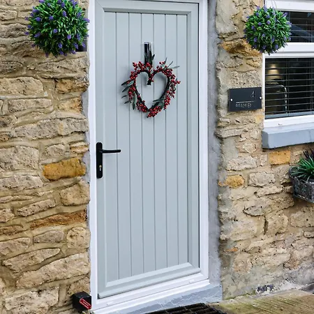 Beam End Snainton - Modern 2-Bedroom Stone Cottage Exterior photo