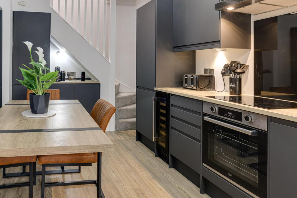Beam End - Modern 2-bedroom Stone