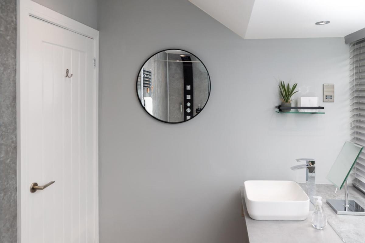 Beam End - Modern 2-bedroom Stone